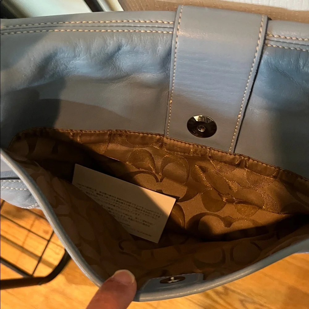 Women’s Leather Shoulder Bag in Light Blue - Picture 3 of 5